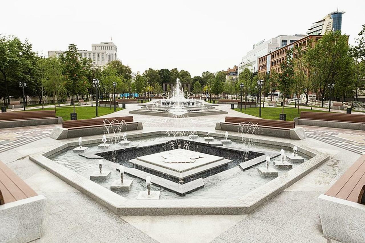 Luxury Apartment With Jacuzzi On Republic Square Yerevan Exterior foto